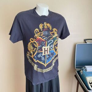 Harry Potter Hogwarts Royal Crest Small Black T-Shirt Distressed Project Piece